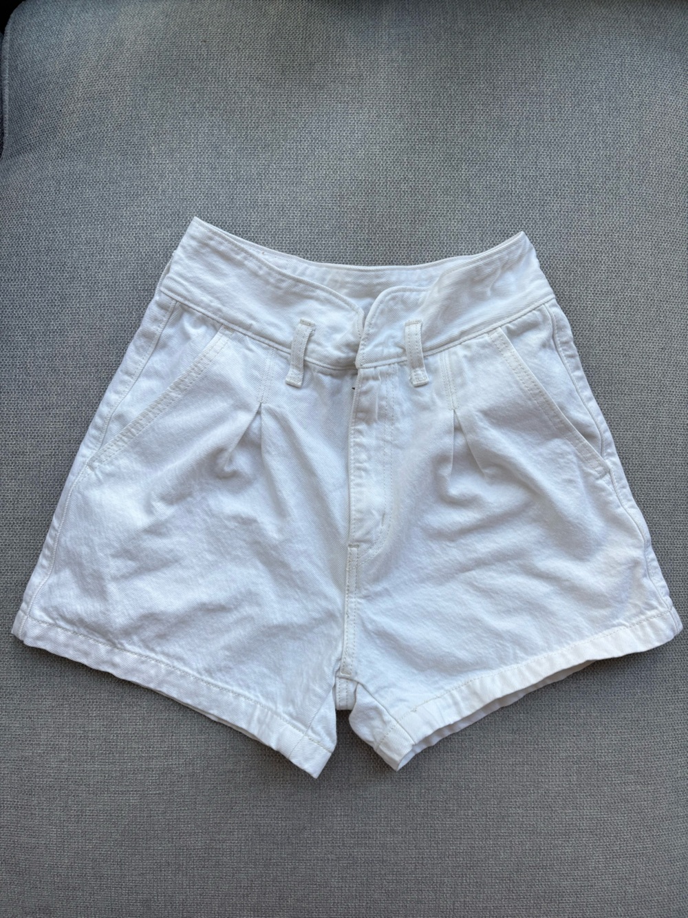 Levi’s White High-Waist Women’s Shorts
